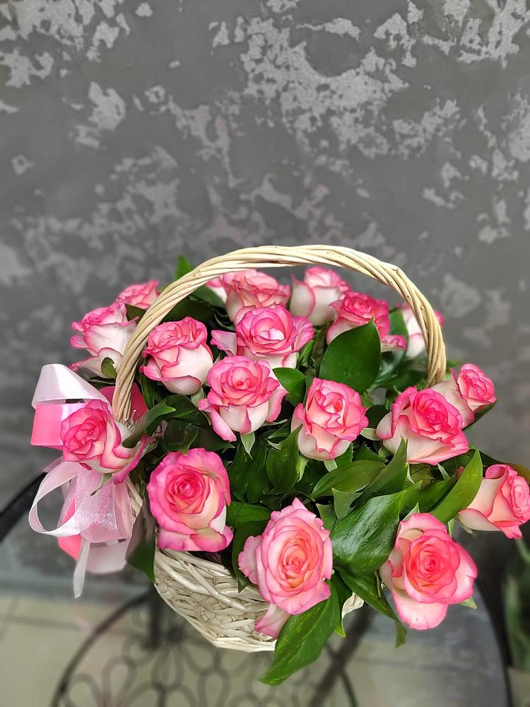 Цветочная композиция из Розы в корзине в Кыштовке
