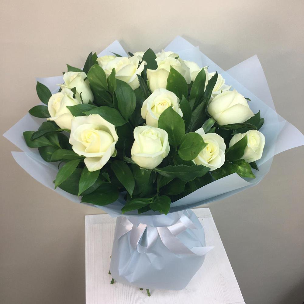 Букет 15 Белых роз Проуд в Кыштовке