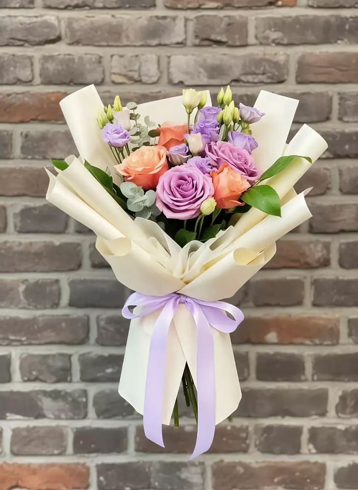 Букет цветов из: Лизиантусы и Розы в Кыштовке