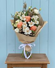 Букет цветов из:  Альстромерии, Лизиантусы, Розы и Хризантемы #REPLACE_PRED# Кыштовке