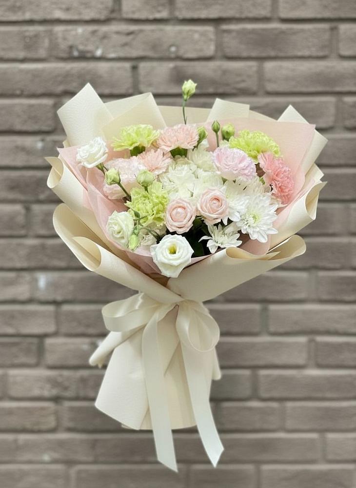 Букет цветов из: Гвоздики, Розы, Лизиантусы и Хризантемы в Кыштовке