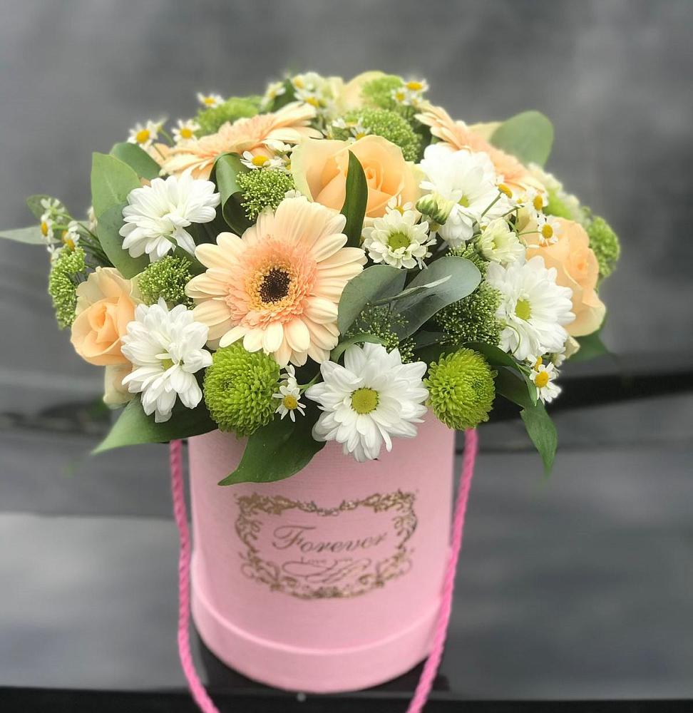 Цветочная композиция из Розы, Герберы и Хризантемы в шляпной коробке в Кыштовке