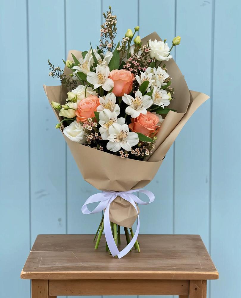Букет цветов из: Альстромерии, Лизиантусы, Розы и Хризантемы в Кыштовке