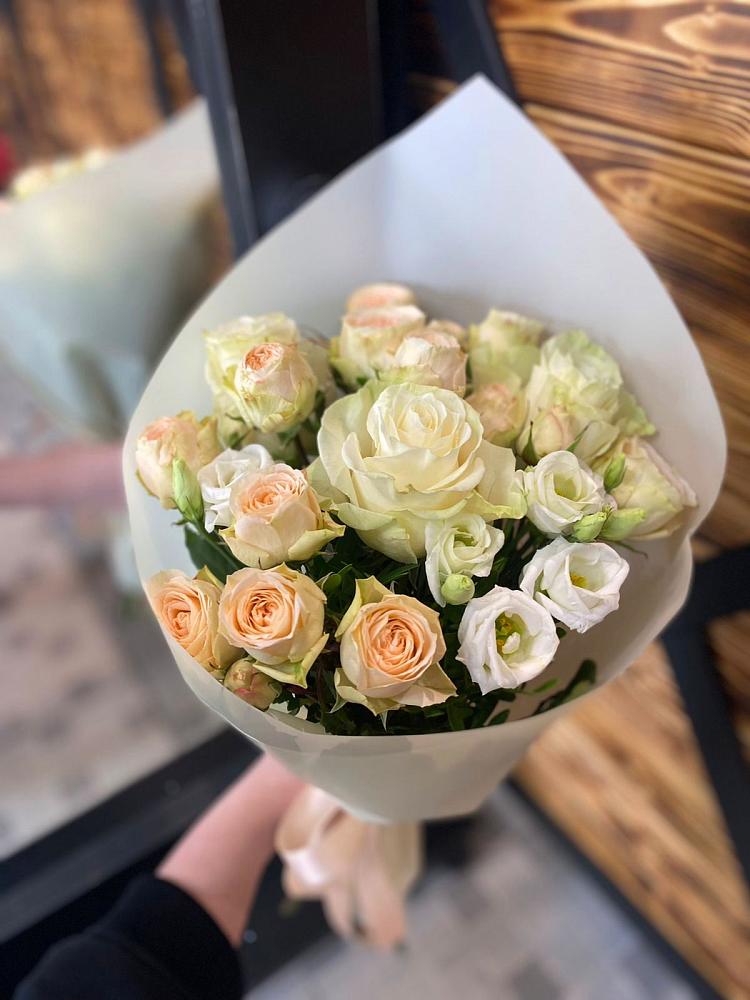 Букет цветов из: Розы и Лизиантусы в Кыштовке